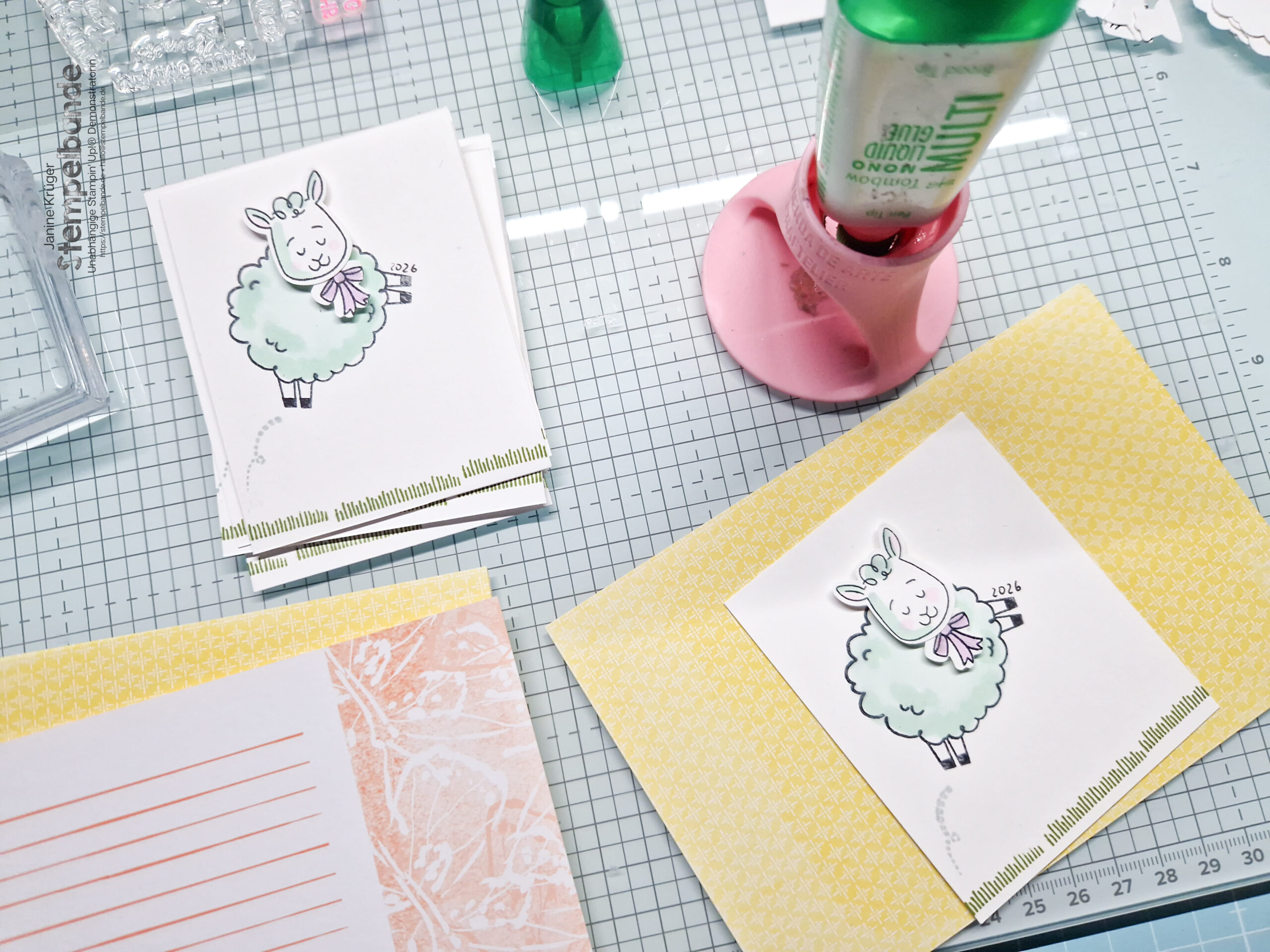 Katalogbeileger zum Stampin’ Up! Mini-Katalog Januar–April 2026 mit Knuddelschaf-Motiv und Neujahrsgruß