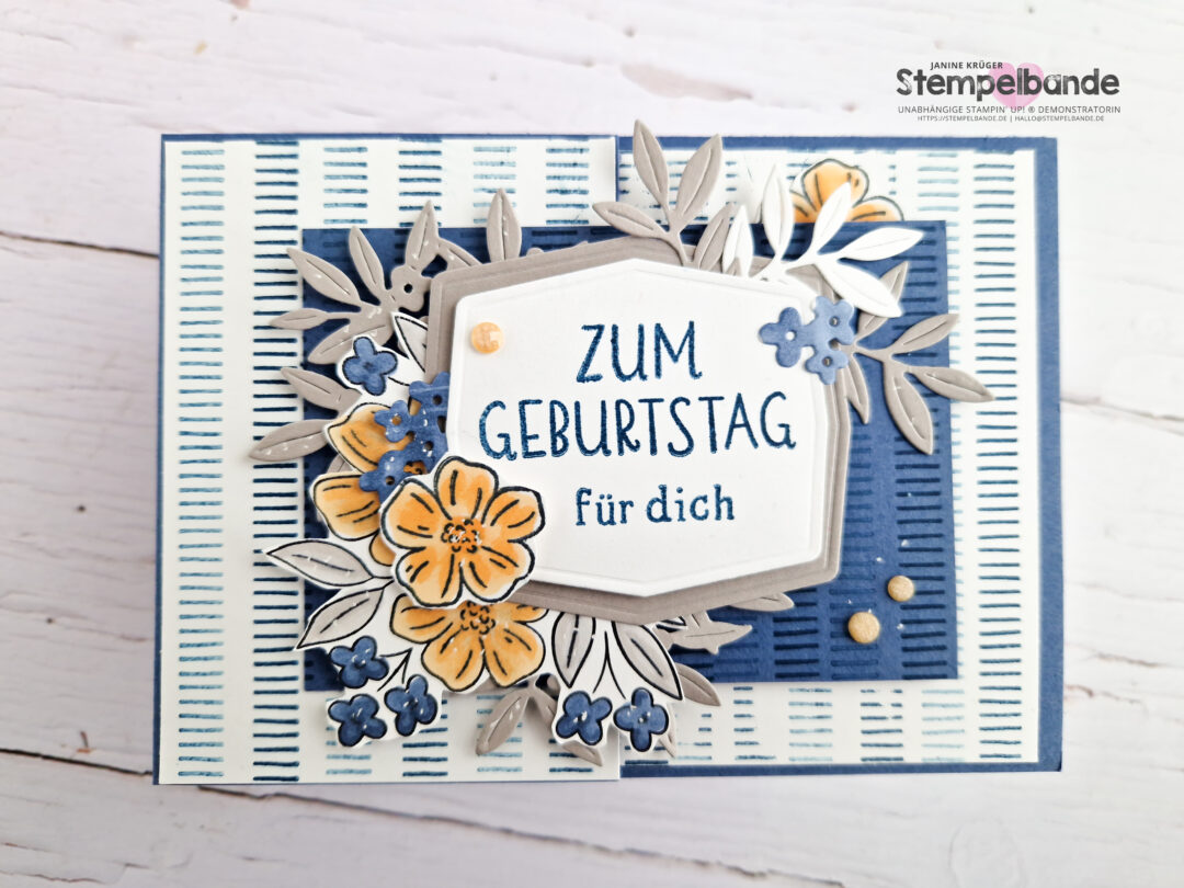 Geburtstagskarte in Abendblau, Granit und Pfirsich Creme mit Blumenmotiv und Stanzformen Zeitlos Floral von Stampin’ Up